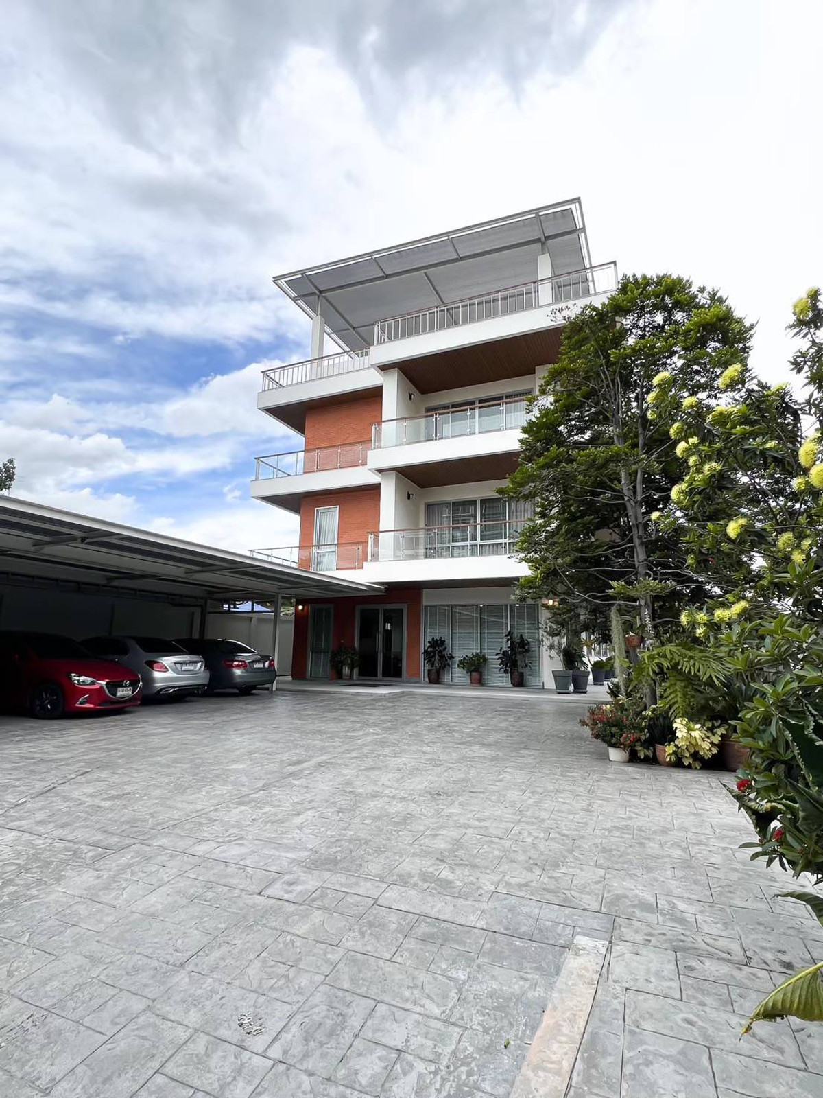 ขายอาคารสำนักงาน ขายบ้านเดี่ยว ซอยแจ้งวัฒนะ 12 (ปากซอย- รพ.มงกุฎวัฒนะ), เขตหลักสี่ กรุงเทพฯ  ทั้งแจ้งวัฒนะ, วิภาวดี, หลักสี่ ใกล้ทางด่วน รถไฟฟ้า MRT สายสีชมพู