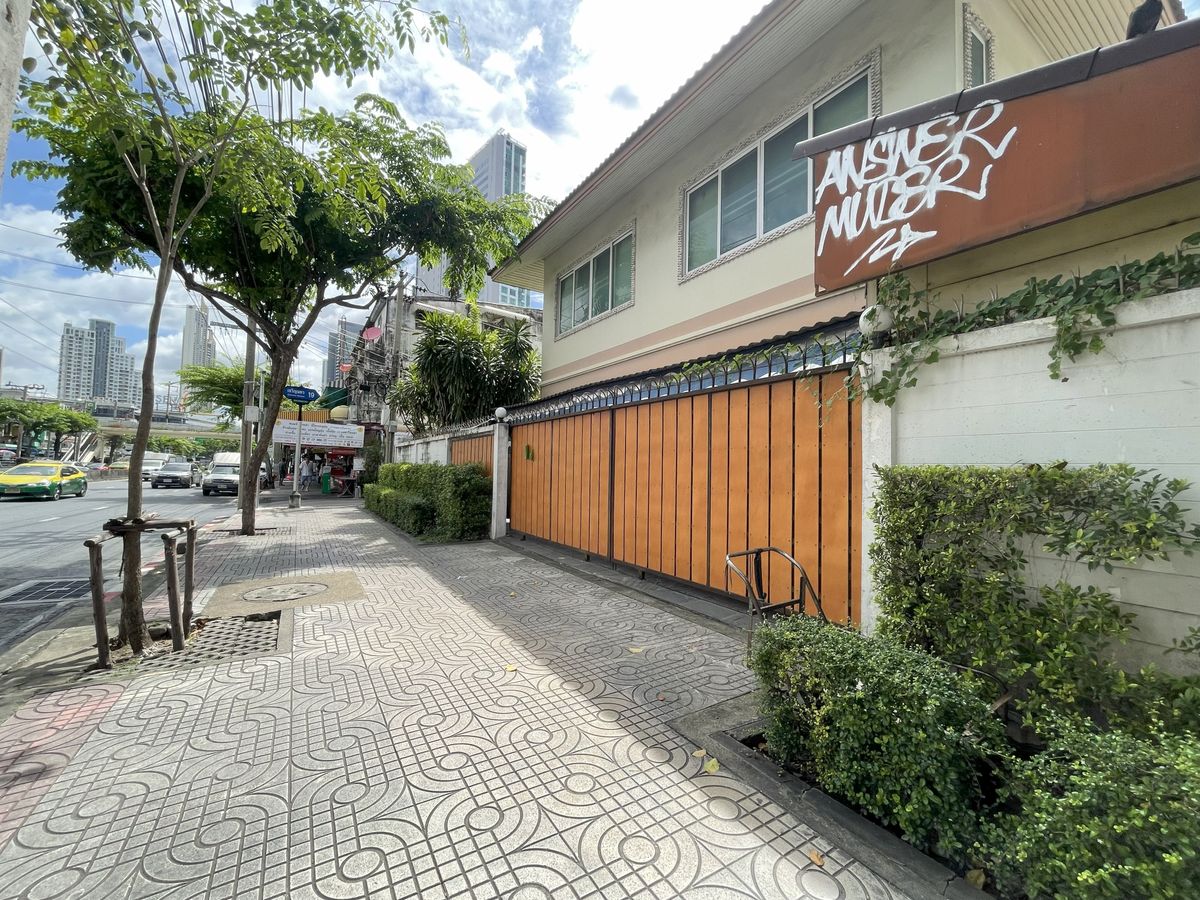 ขาย (เซ้ง) ที่ดิน พร้อมบ้านเดี่ยว 2 หลัง ปากซอยเจริญนคร 19 ทำเลดี แหล่งชุมชน ใกล้ศูนย์ราชการกระทรวงมหาดไทยแห่งใหม่ เดินทางสะดวก  – รูปที่ 4