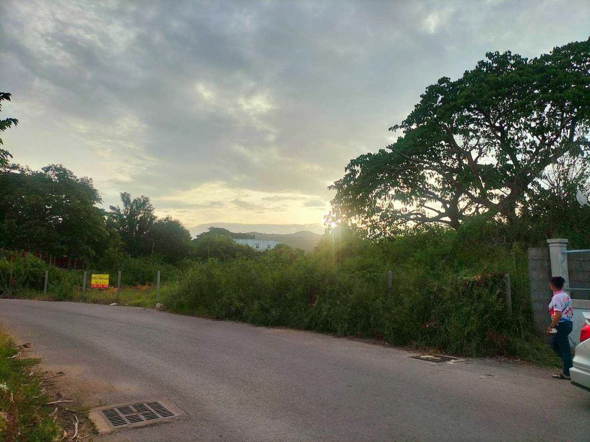 Land for sale, beautiful location on the road, 2 sides of the deed of Garuda Daeng, Hua Hin District, Prachuap Khiri Khan Land for sale, beautiful location on the road, 2 sides of the deed of Garuda Daeng, Hua Hin District, Prachuap Khiri Khan