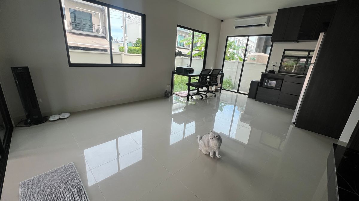 Rent a townhome behind the corner With a garden next to the house! Central house Srinakarin-Onnut – รูปที่ 3
