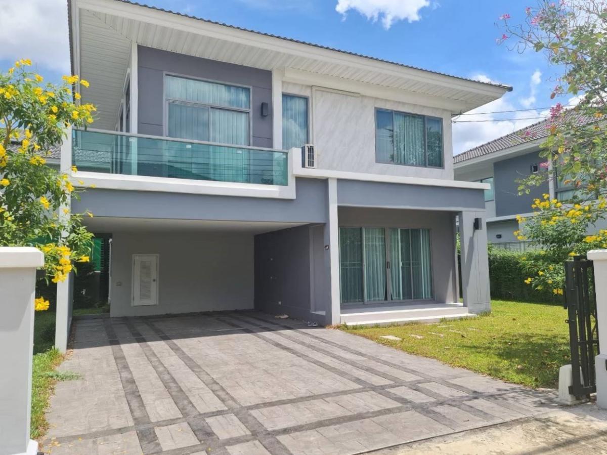 🔥Urgent sale + 🔥Perfect Place Rama 9, 4 bedroom, 3 bathroom detached house, near the Orange and Yellow Lines ❗