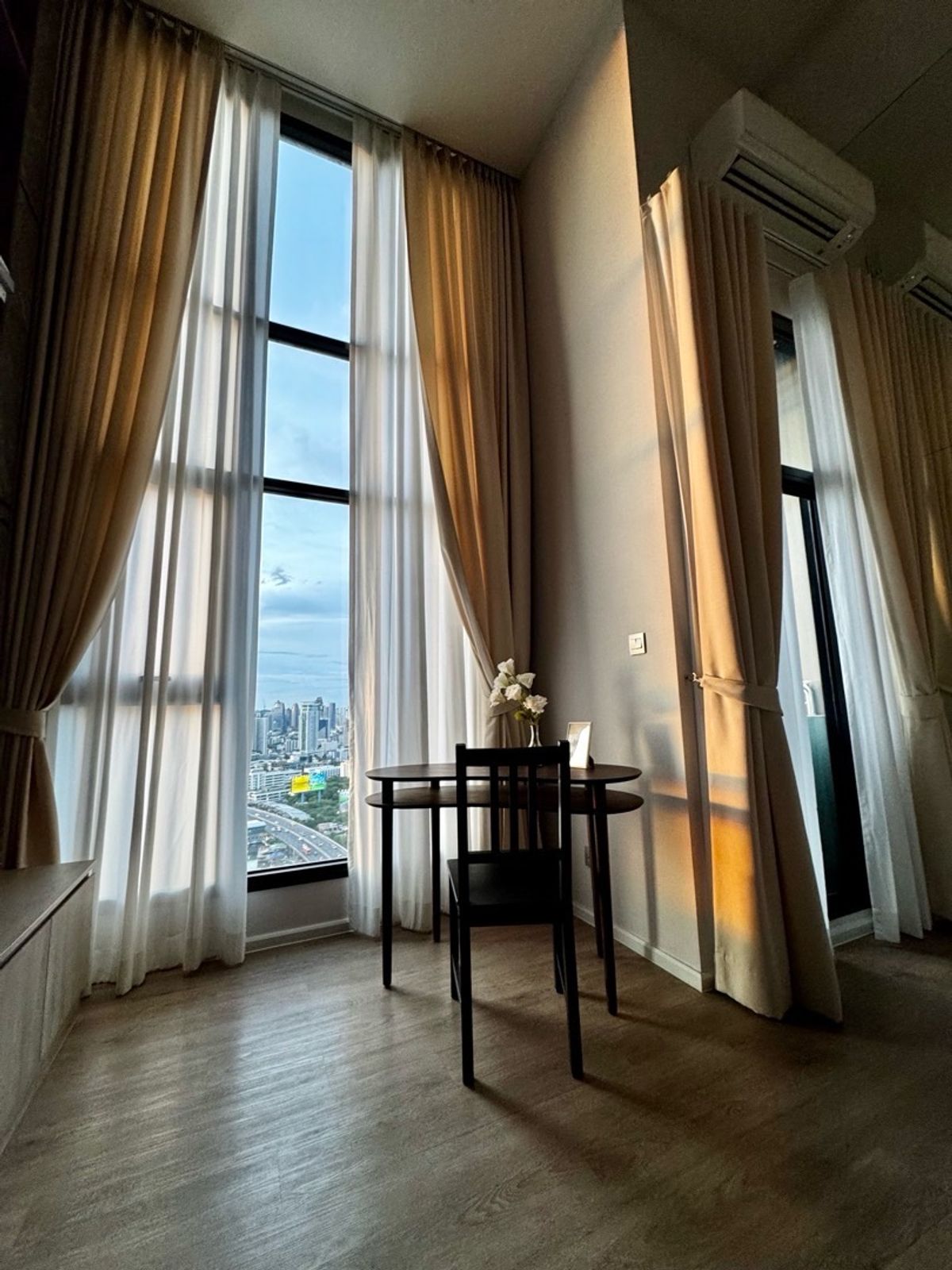 Your lucky 26th-floor view is waiting!Ready for stunning sights and endless potential? This place is all yours — simple and smooth.Psst.. dream home alert🤓วิวชั้น 26 สวย ๆ กำลังรอคุณอยู่!พร้อมแล้วสำหรับบ้านในฝันของคุณ