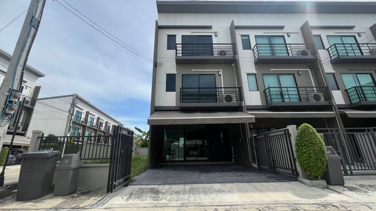 ให้เช่า ทาวน์โฮมหลังมุม พร้อมสวนข้างบ้าน! บ้านกลางเมือง ศรีนครินทร์-อ่อนนุช ให้เช่า ทาวน์โฮมหลังมุม พร้อมสวนข้างบ้าน! บ้านกลางเมือง ศรีนครินทร์-อ่อนนุช