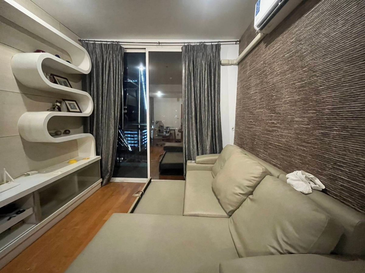 Both rent and sell! Very good price, good position, do not miss The is in the room, beautiful, ready to stay in good condition. There is a walk in closet. Near BTS 2 places and apl. Interested contact 0876358339. Both rent and sell! Very good price, good position, do not miss The is in the room, beautiful, ready to stay in good condition. There is a walk in closet. Near BTS 2 places and apl. Interested contact 0876358339.