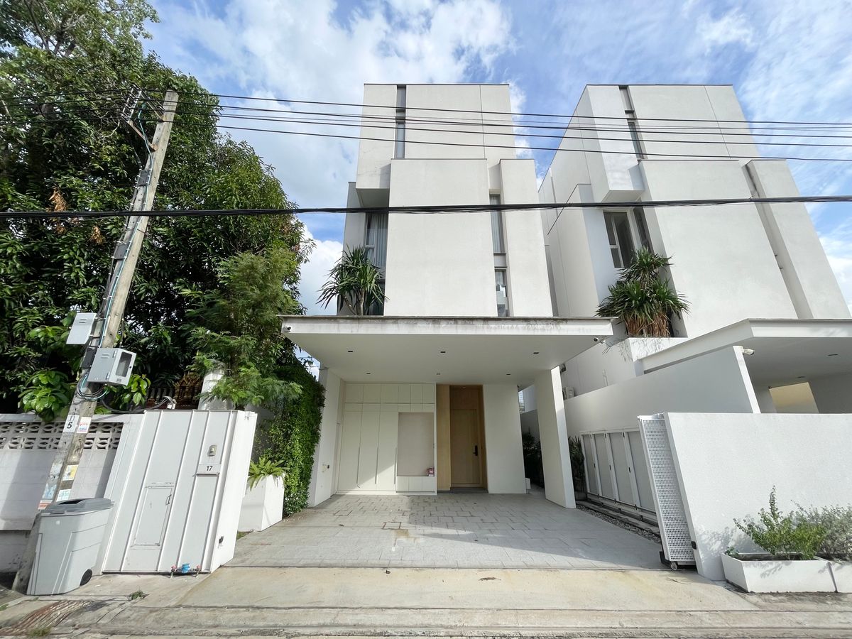 บ้านเดี่ยว 4.5 ชั้น สไตล์ Pool Villa พร้อมสระว่ายน้ำ & Rooftop ในโครงการหรู Signature W ทำเลหลัง The Nine เพียงแค่ 300 เมตร ชีวิตที่ใกล้ทั้งธรรมชาติและความสะดวกสบายใจกลางเมือง เดินทางสะดวก ใกล้ ทางด่วน พระราม 9 และ มอเตอร์เวย์ บ้านเดี่ยว 4.5 ชั้น สไตล์ Pool Villa พร้อมสระว่ายน้ำ & Rooftop ในโครงการหรู Signature W ทำเลหลัง The Nine เพียงแค่ 300 เมตร ชีวิตที่ใกล้ทั้งธรรมชาติและความสะดวกสบายใจกลางเมือง เดินทางสะดวก ใกล้ ทางด่วน พระราม 9 และ มอเตอร์เวย์