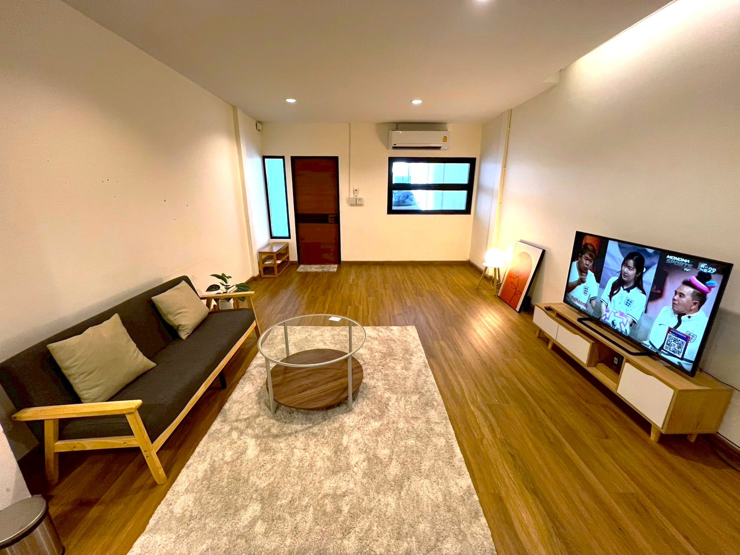Newly renovated minimalist-style townhome on Nawamin Road, opposite Phayathai Nawamin Hospital. Newly renovated minimalist-style townhome on Nawamin Road, opposite Phayathai Nawamin Hospital.