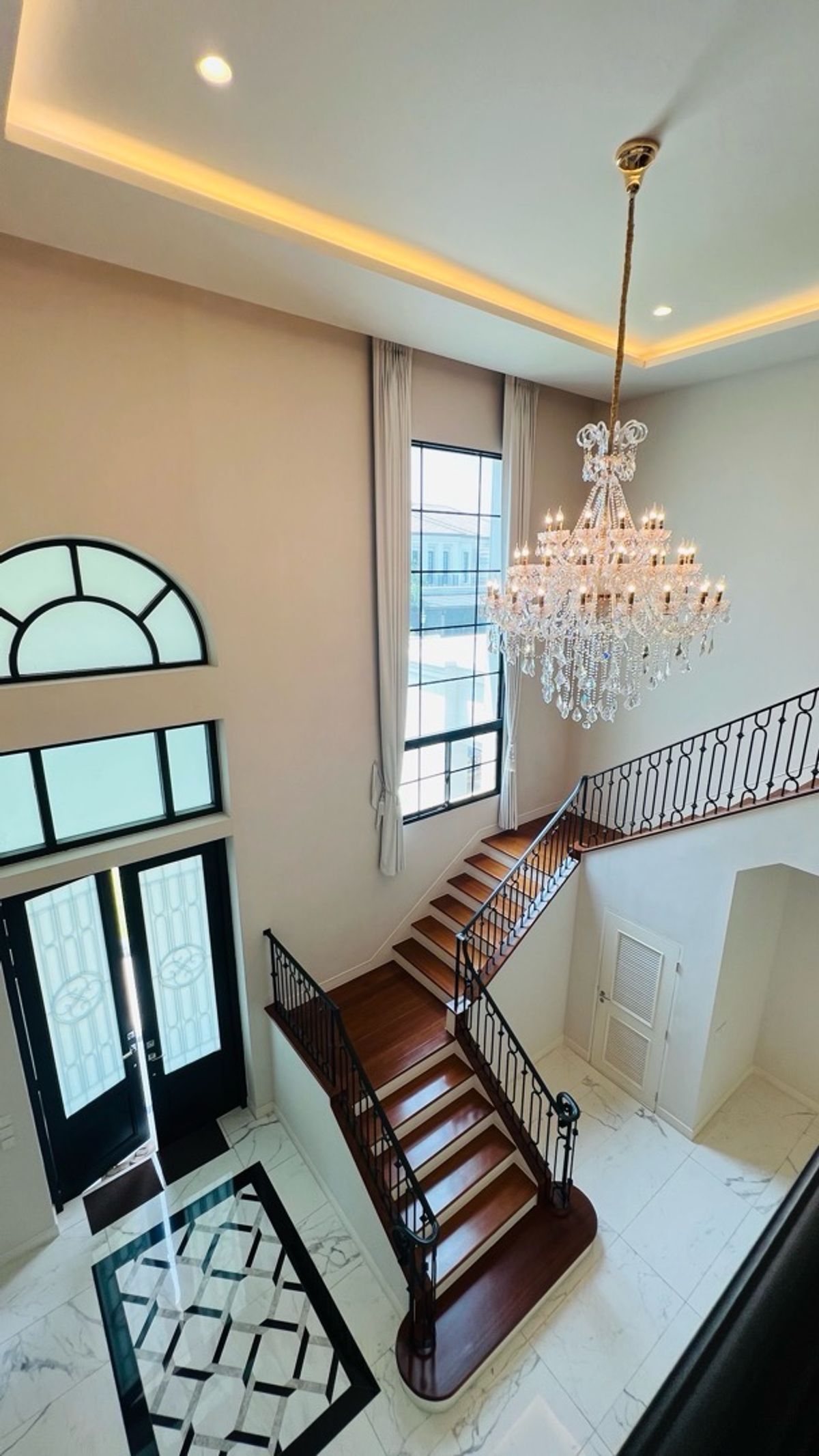 Sansiri Phatthanakan House for sale, 4 bedrooms 123 million 212 sq.m. Sansiri Phatthanakan House for sale, 4 bedrooms 123 million 212 sq.m.