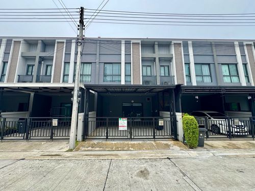 ขาย ทาวน์โฮม 2 ชั้น หมู่บ้าน  V compound Tiwanon-Rangsit เจ้าของอยู่เองไม่เคยปล่อยเช่า เดินทางสะดวกใกล้ทางพิเศษศรีรัช ใกล้รถไฟฟ้าสายสีแดง