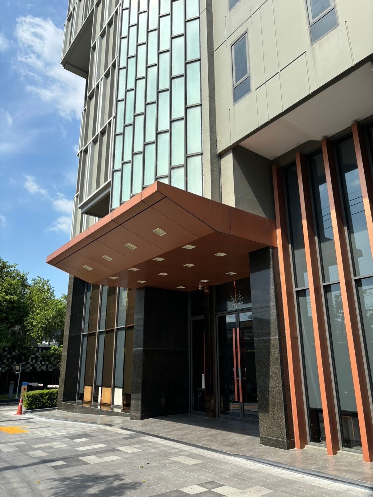 คอนโดเออบาโน ราชวิถี ห้องชั้นล่าง 28 ตรม มีห้องน้ำในตัว เพื่อทำออฟฟิศ จอดรถสะดวก คอนโดเออบาโน ราชวิถี ห้องชั้นล่าง 28 ตรม มีห้องน้ำในตัว เพื่อทำออฟฟิศ จอดรถสะดวก