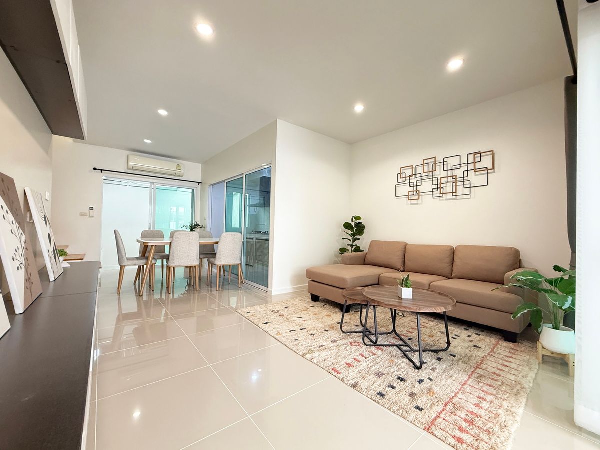 🏡😊 Rent a house, Village Phatthanakan 38, new renovated, beautiful decoration Good location in many ways 🏡😊 Rent a house, Village Phatthanakan 38, new renovated, beautiful decoration Good location in many ways
