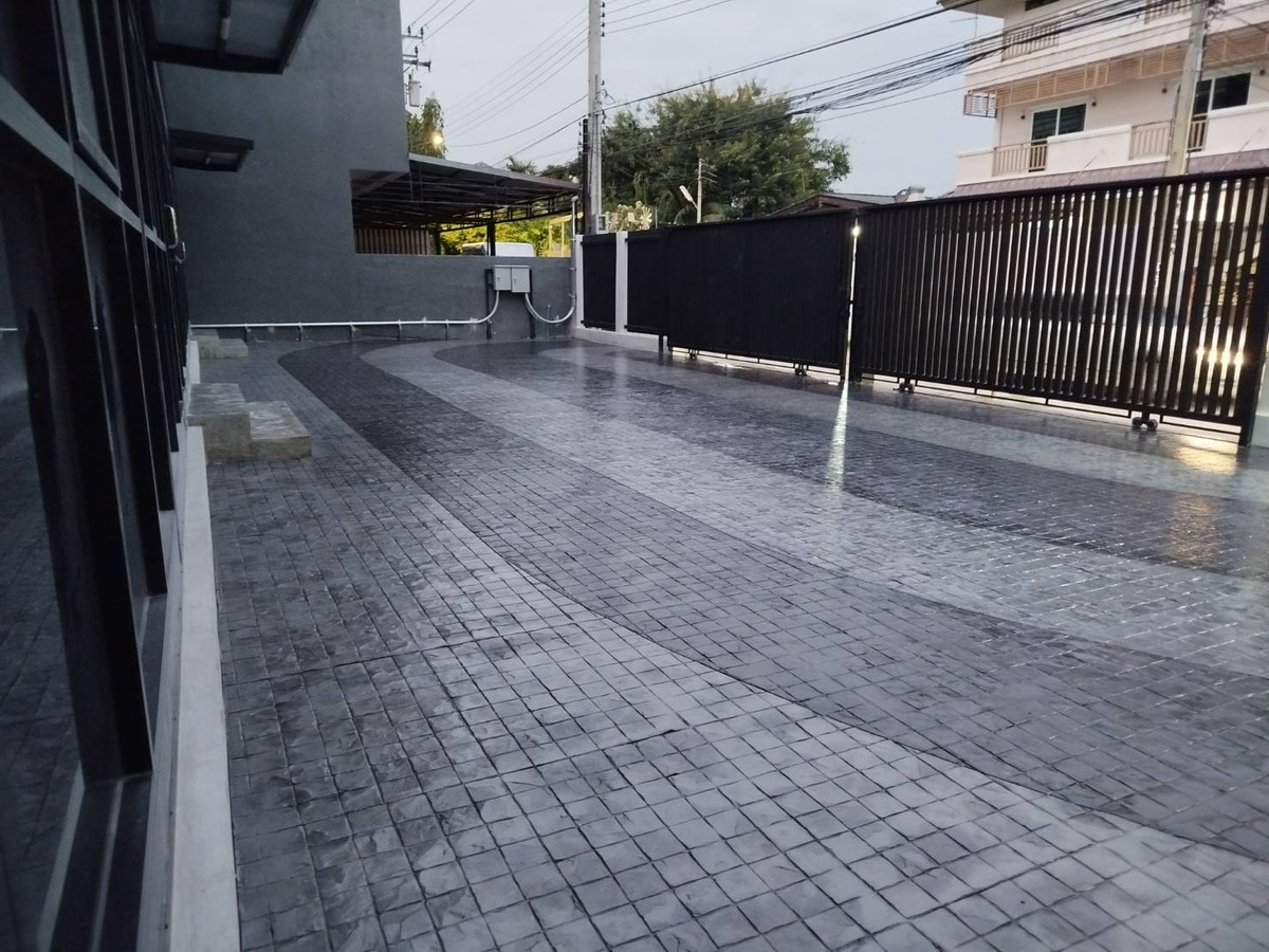 ✨ For Rent/Sale: Stand-Alone Office, 📐️ Land Area 100 sq.wah, Usable Area 332 sq.m.  🚝  Located just 3 km from BTS Punnawithi and BTS Udomsuk. – รูปที่ 2