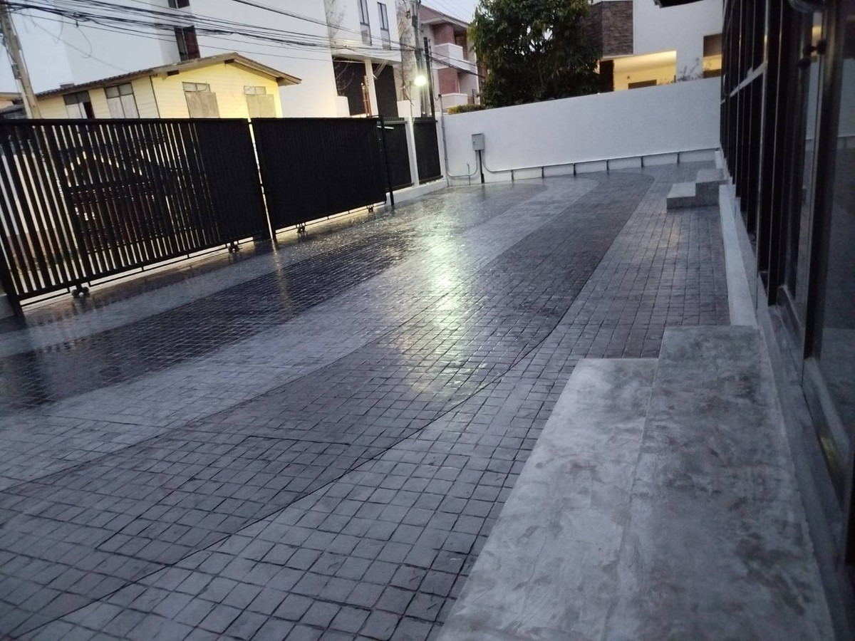 ✨ For Rent/Sale: Stand-Alone Office, 📐️ Land Area 100 sq.wah, Usable Area 332 sq.m.  🚝  Located just 3 km from BTS Punnawithi and BTS Udomsuk. – รูปที่ 3