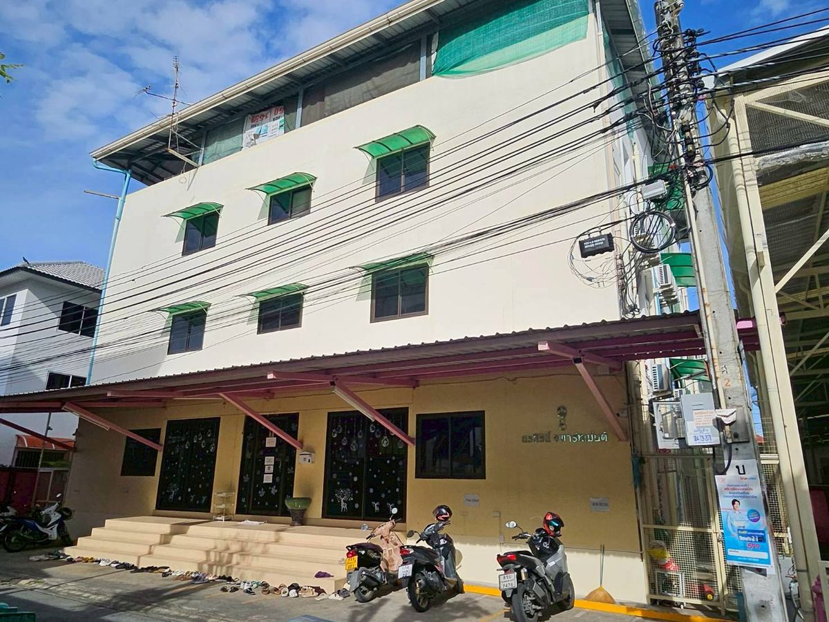 3 -storey apartment for sale, 27 rooms, land 307 sq.w., Bangna Trat 21, Soi Central Bangna, Talu, Udomsuk 56. Sell. Build more buildings. Sell 30,000,000. 3 -storey apartment for sale, 27 rooms, land 307 sq.w., Bangna Trat 21, Soi Central Bangna, Talu, Udomsuk 56. Sell. Build more buildings. Sell 30,000,000.