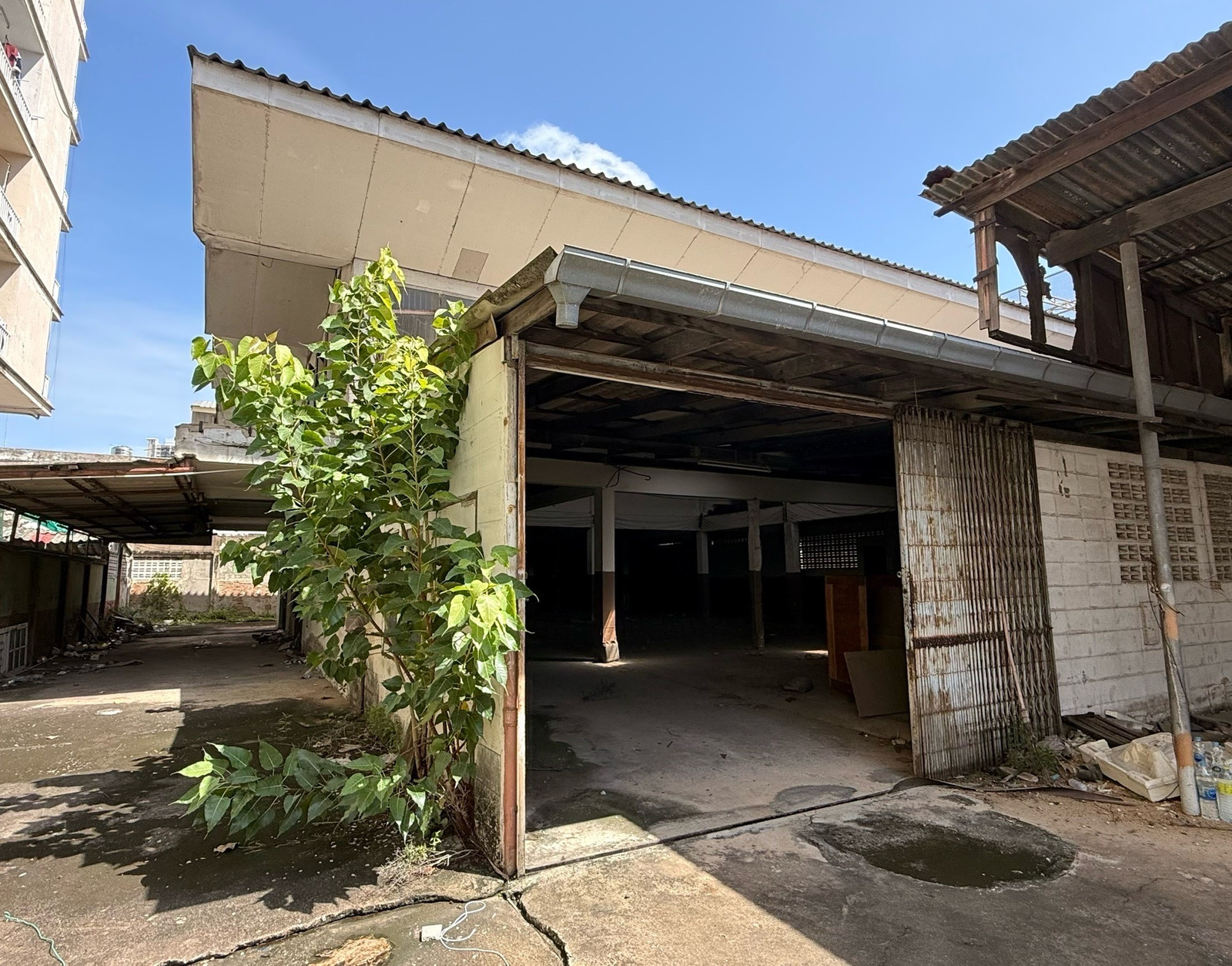 Land for sale in the heart of the city - Sathu Pradit 15 / Narathiwat 22 Land for sale in the heart of the city - Sathu Pradit 15 / Narathiwat 22