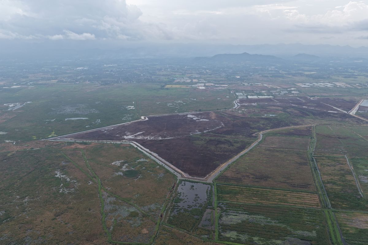 Land for sale of 2023 rai. The land is located in Sila Loi Subdistrict, Pranburi District, Prachuap Khiri Khan Province. (Ban Nong Chong) away from Petchkasem Road, 268 distance 3 km.