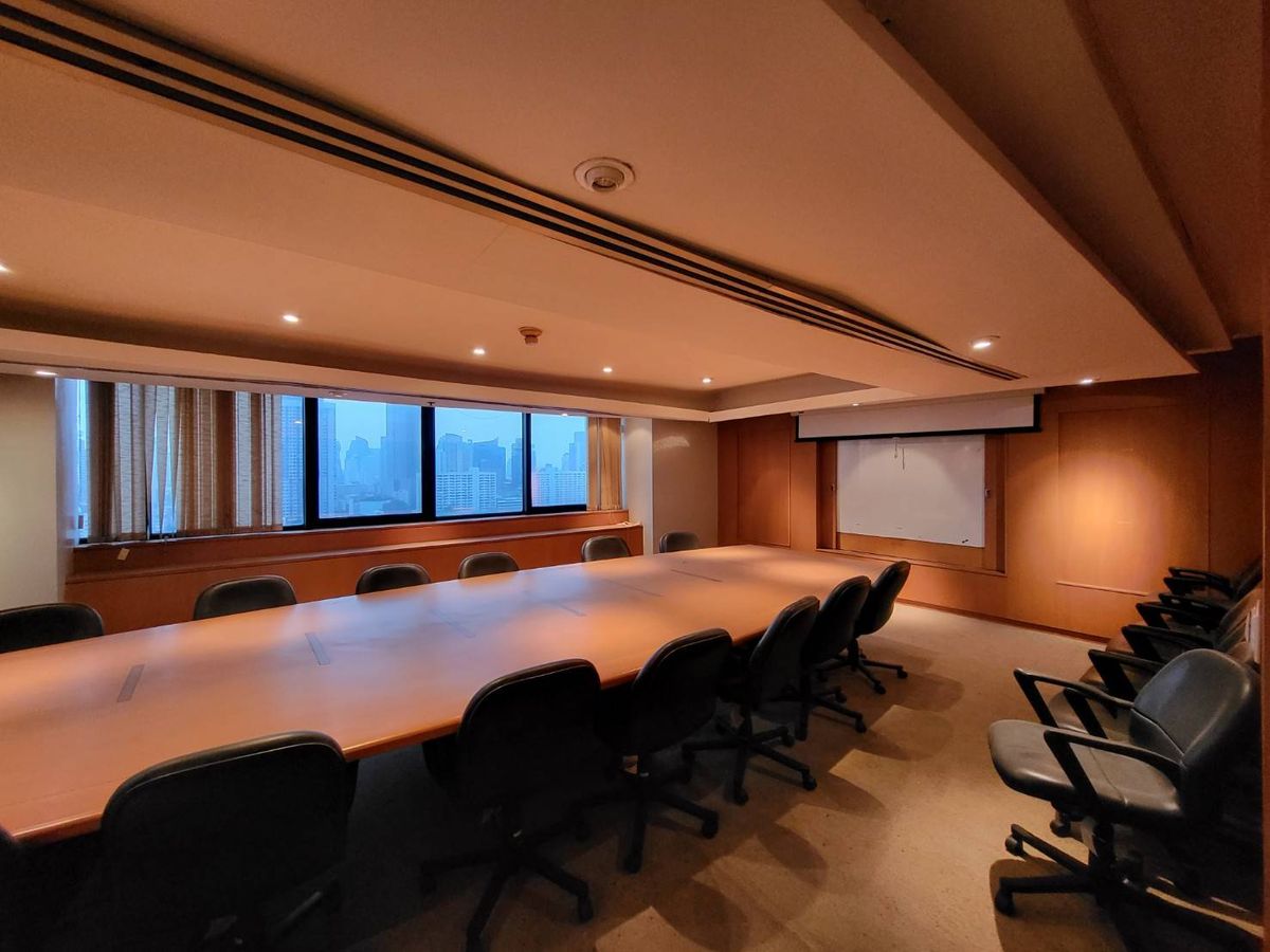 Office for Sale in Ekkmai near Thonglor, size 840 sq.m. S.S.P Tower 1