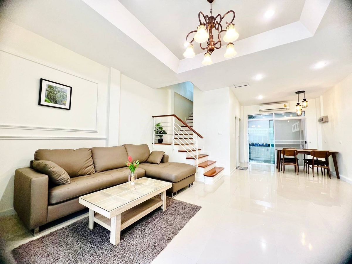 Townhome for rent at Ban Klang Mueang Srinakarin Erbanian Srinakarin 46/1 Land 24 Sq. Ban 180 sqm. Townhome for rent at Ban Klang Mueang Srinakarin Erbanian Srinakarin 46/1 Land 24 Sq. Ban 180 sqm.