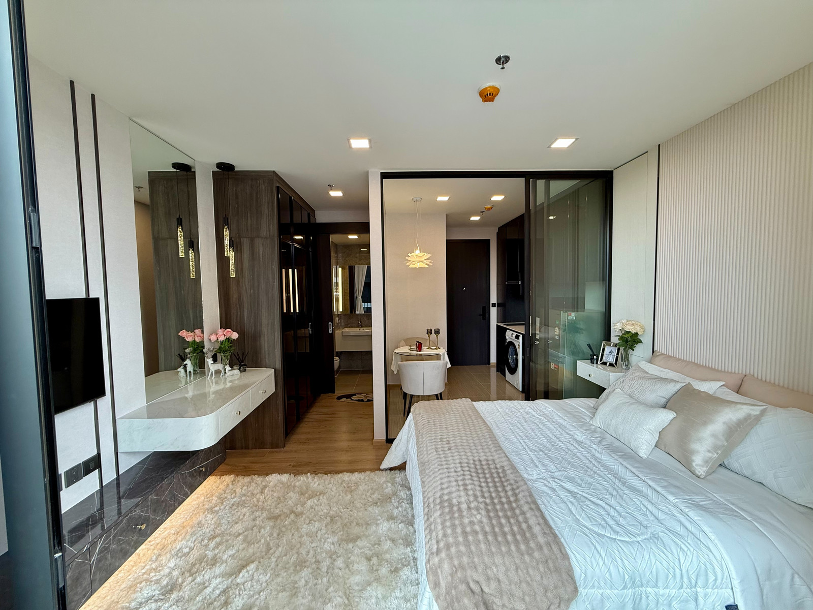 Noble Arai Ari 90 Condo from Ari Railway Station
