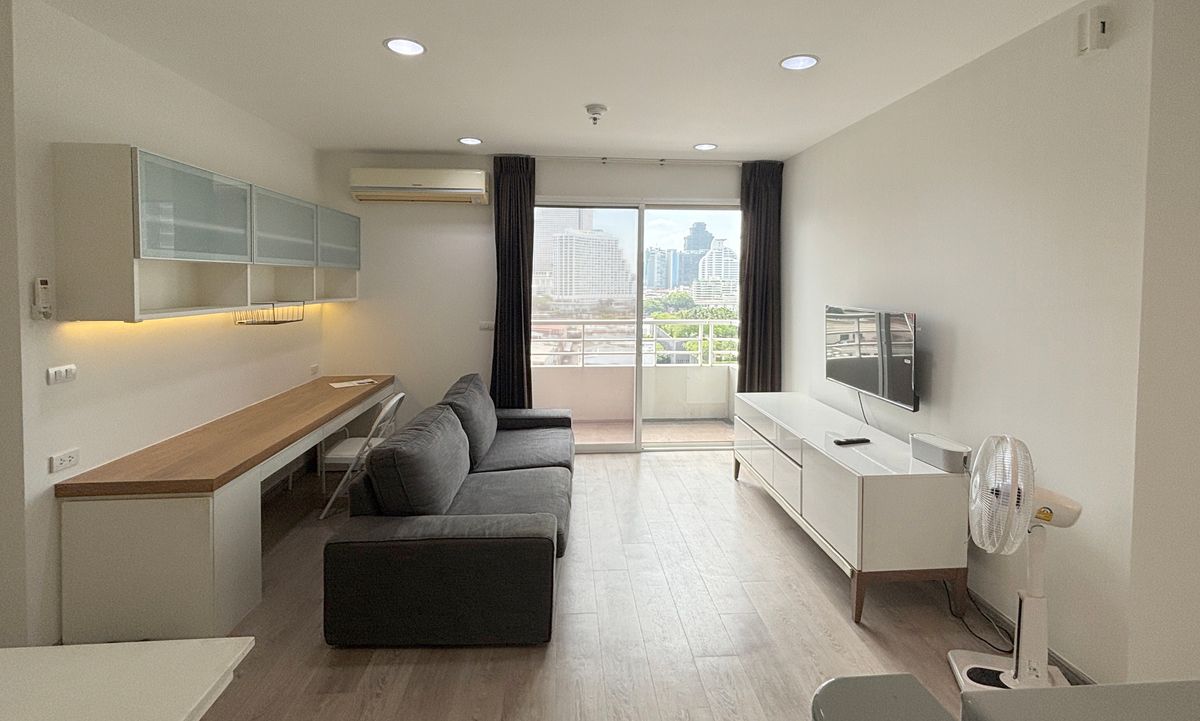 Lighthouse condo for rent, corner room 2 beds near Icon Siam BTS 2 lines of the Chao Phraya River