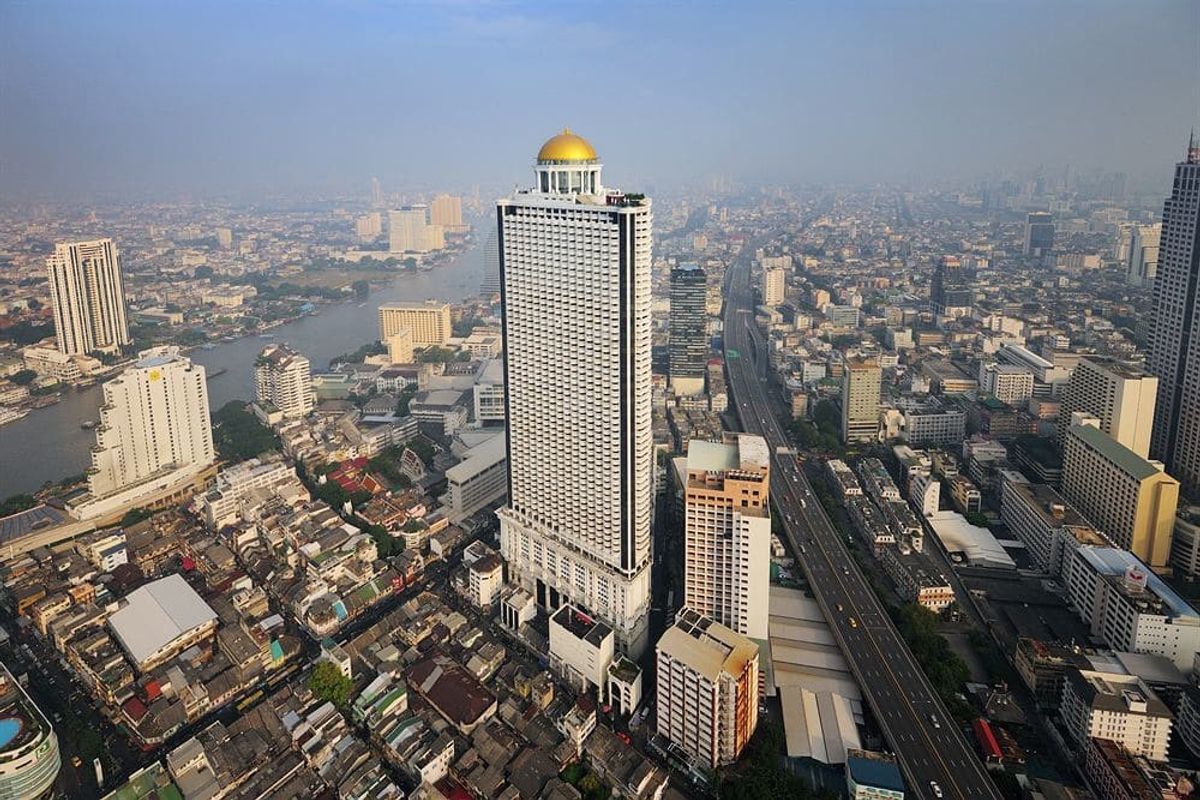 Sell with Tenant Condo, State Tower, 1 bedroom, 1 bathroom Beautifully decorated, full of views, 68.27 sqm. Near BTS Taksin