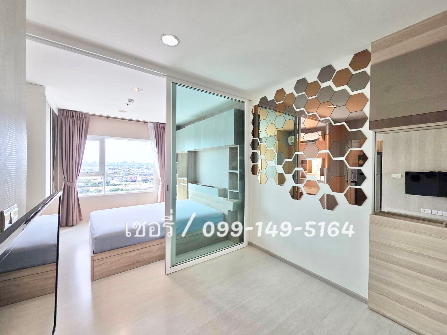 ASPIRE ERAWAN condo rental, large corner room, beautiful, new, never rented Build in full With complete furniture Next to BTS Erawan / call 099-149-5164