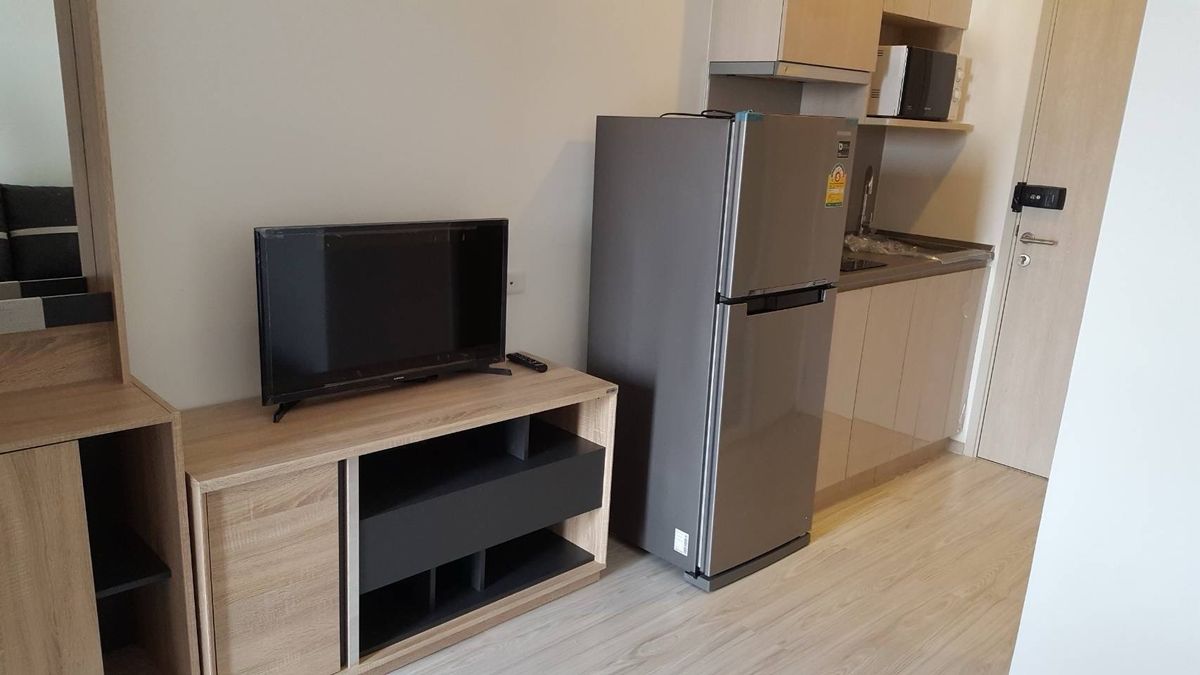 💥For Rent !! Stu 22sq.m 9,500 THB/month at Ideo Mobi Sukhumvit Eastgate close to BTS Bangna 150m. with fully furnished (washing machine) please contact for more detail 📌(line@donly2530)