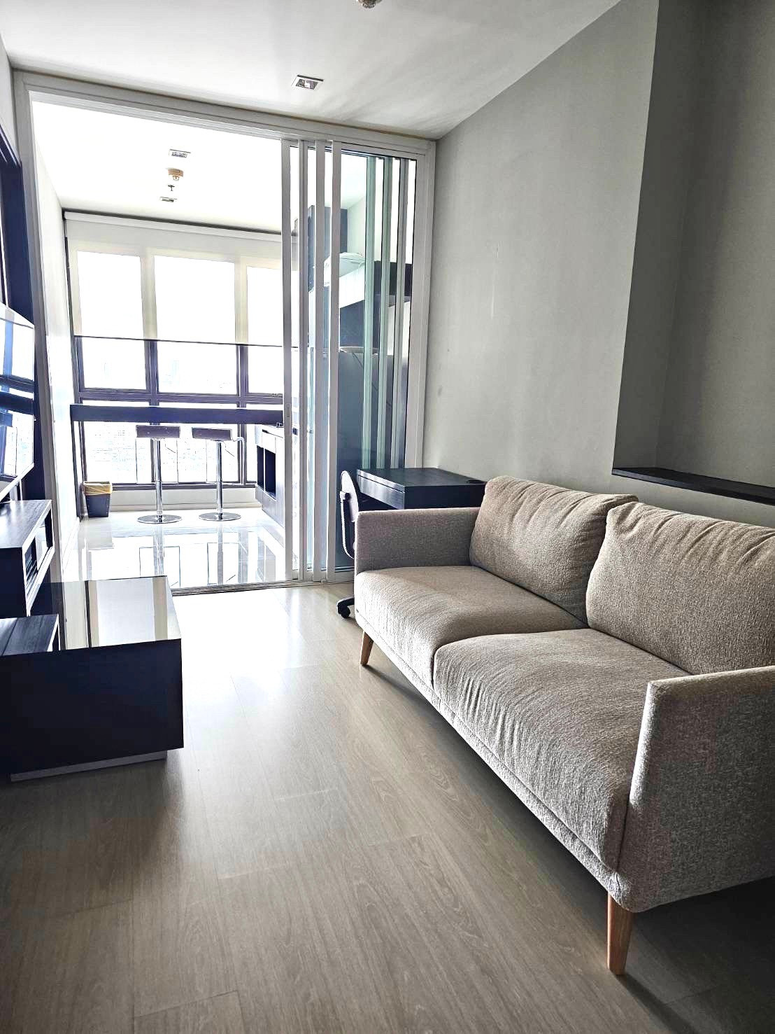 (FOR RENT) 🟢 คอนโด RHYTHM Sukhumvit 44/1 Good Price! 1 นอน 35 ตร.ม. ชั้นสูง เฟอร์ครบ+เครื่องใช้ไฟฟ้าครบ พร้อมเข้าชม   ㅡ ติด🚆BTS พระโขนง