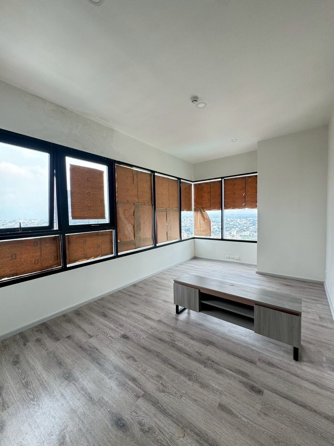 2 bedrooms, 2 bathrooms, wide room next to the BTS Phahonyothin 24, just 50 meters 🔥📌🚌