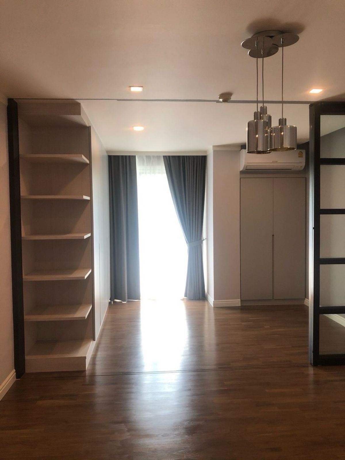 New renovated, Condo for sale, Baan Siri Sathorn. Studio, ready to move in. Close to Silom and One Bangkok New renovated, Condo for sale, Baan Siri Sathorn. Studio, ready to move in. Close to Silom and One Bangkok