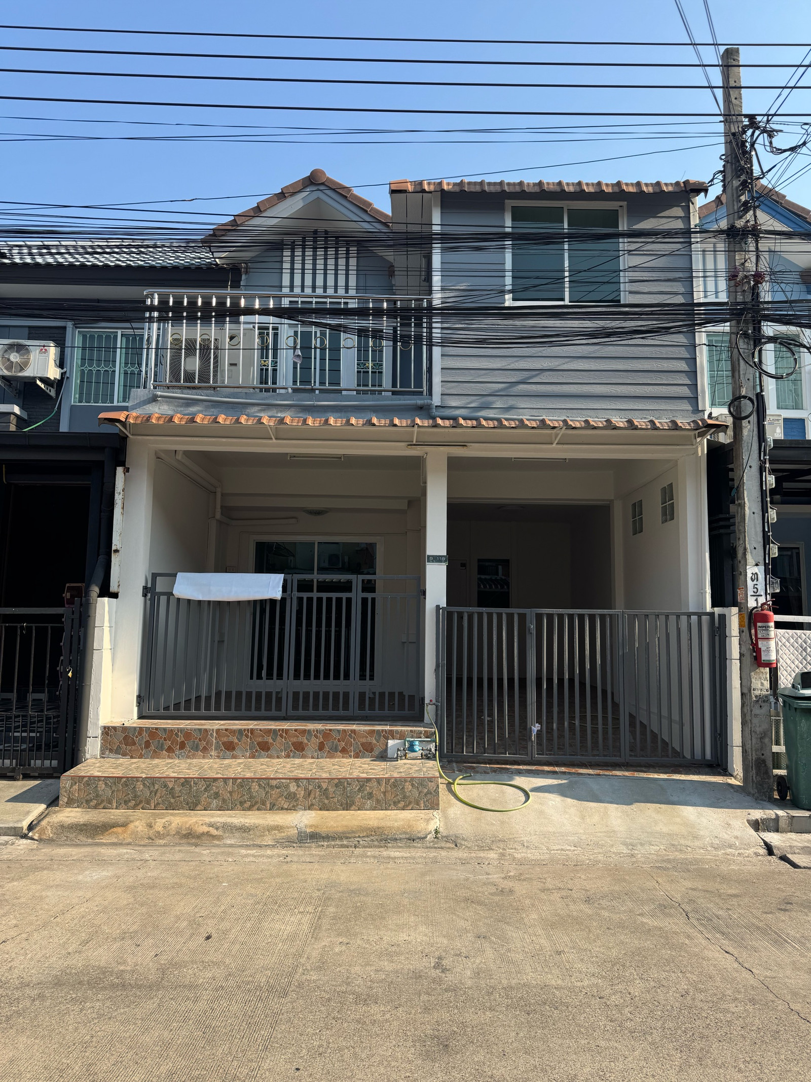 Rama 2 Rama 2 house, 350 meters from the road to the Bang Khun Thian Expressway, priced at 2 million. The bank installments start 7,000. Rama 2 Rama 2 house, 350 meters from the road to the Bang Khun Thian Expressway, priced at 2 million. The bank installments start 7,000.