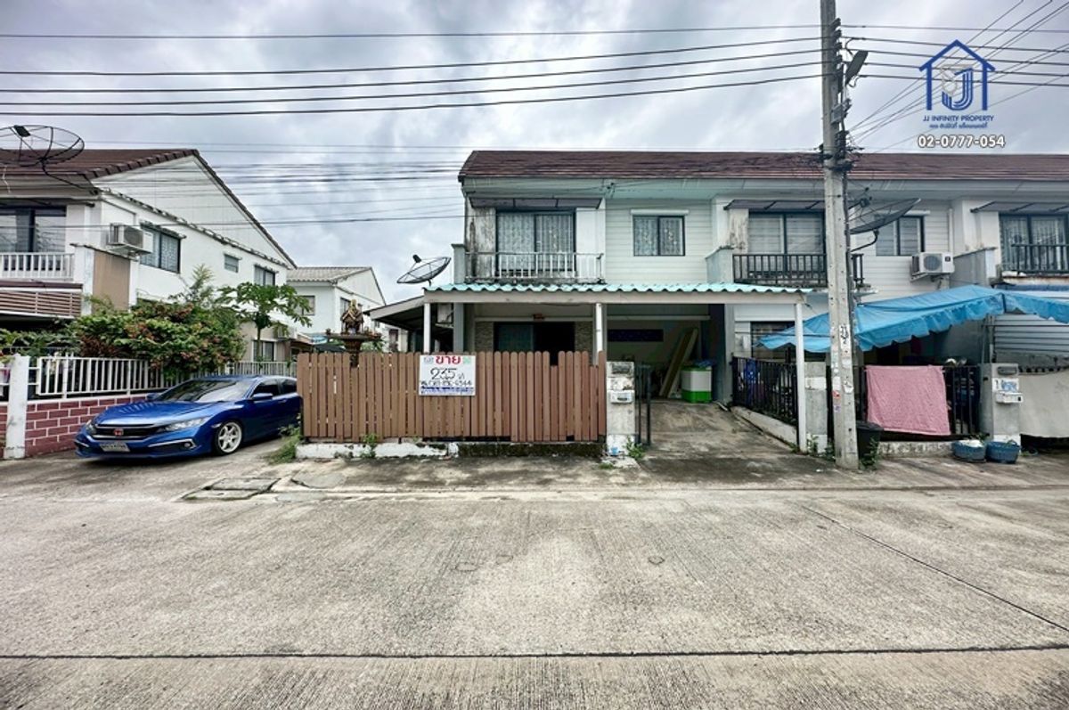2-story townhome for sale, Pruksa Village 58/2 Lat Krabang-Suvarnabhumi after the corner near Suvarnabhumi Airport 2-story townhome for sale, Pruksa Village 58/2 Lat Krabang-Suvarnabhumi after the corner near Suvarnabhumi Airport
