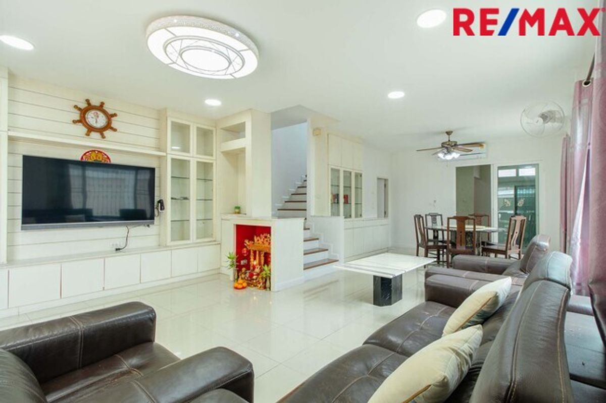 ขายทาวน์โฮม3ชั้น ห้องริมมีพื้นที่ ม.เออร์เบิน สาทร ติดถนนราชพฤกษ์ ใกล้รถไฟฟ้า BTS และ MRT บางหว้า ขายทาวน์โฮม3ชั้น ห้องริมมีพื้นที่ ม.เออร์เบิน สาทร ติดถนนราชพฤกษ์ ใกล้รถไฟฟ้า BTS และ MRT บางหว้า