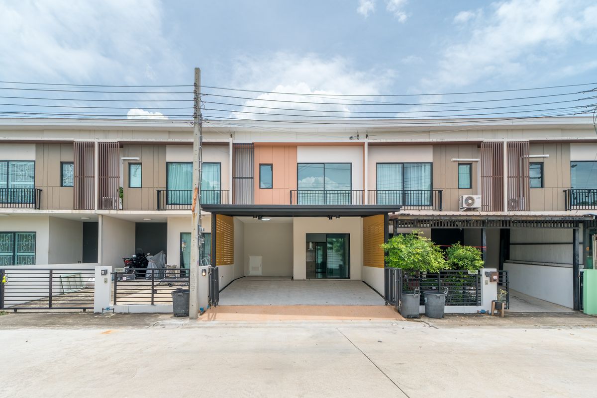 The Connect Rattanathibet-Ratchaphruek Renovation is ready to move in. The Connect Rattanathibet-Ratchaphruek Renovation is ready to move in.