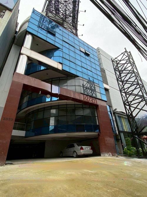 🏬 ปล่อยเช่า อาคารสำนักงาน 7 ชั้น 📐️ พื้นที่ใช้สอย 1,300 ตรม ⛳ ติดถนนพระราม 9 🚘 จอดรถ 10 คัน