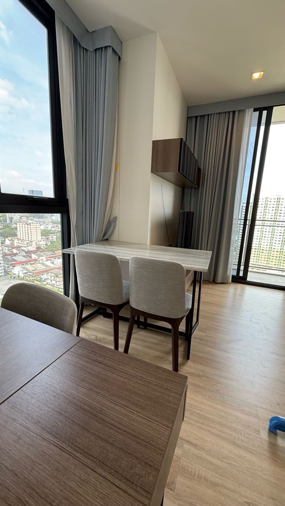 Corner room for Rent 40 SQM 24,000 Corner room for Rent 40 SQM 24,000