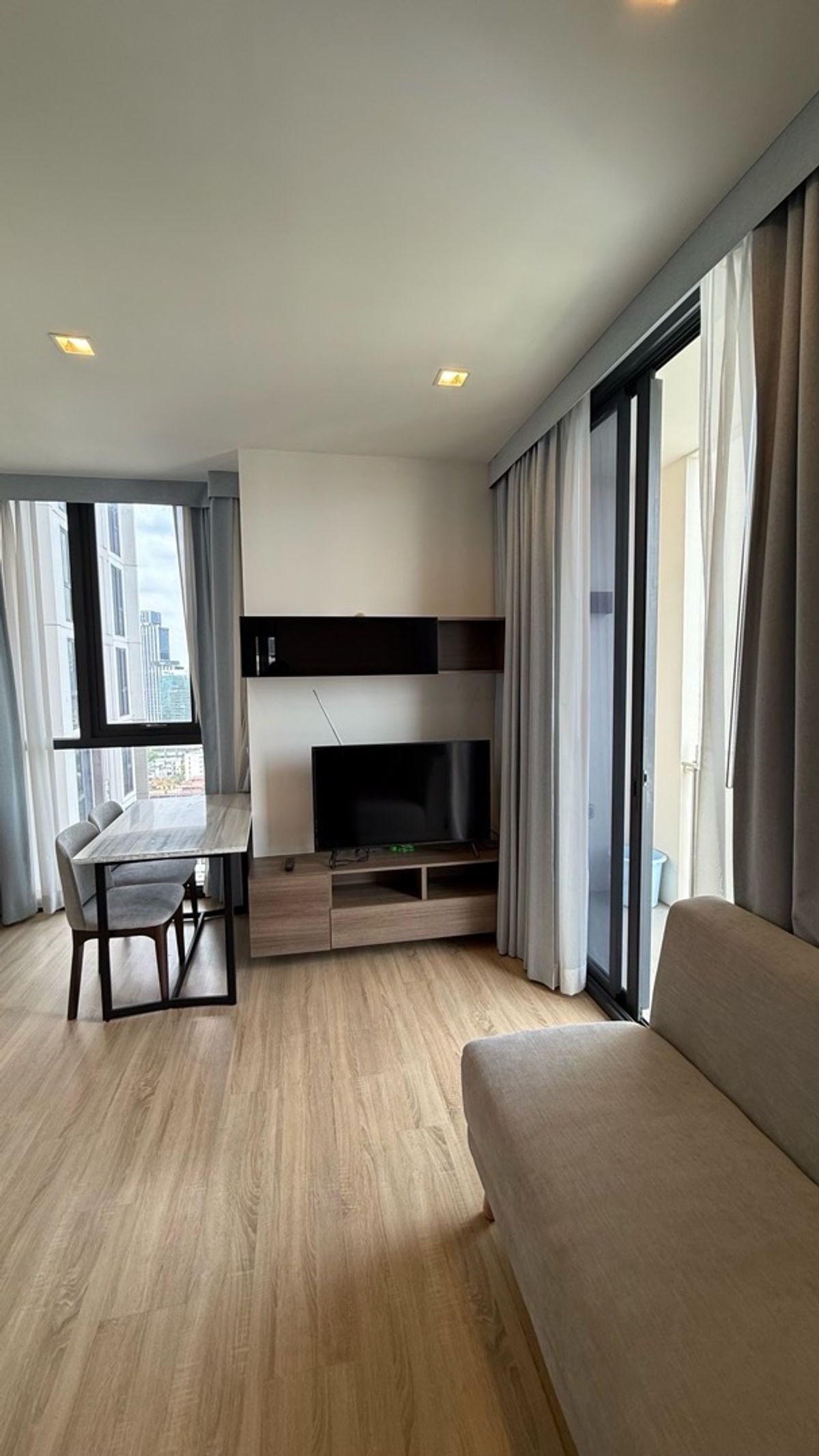 Corner Room for Rent 40 SQM 24,000 Corner Room for Rent 40 SQM 24,000