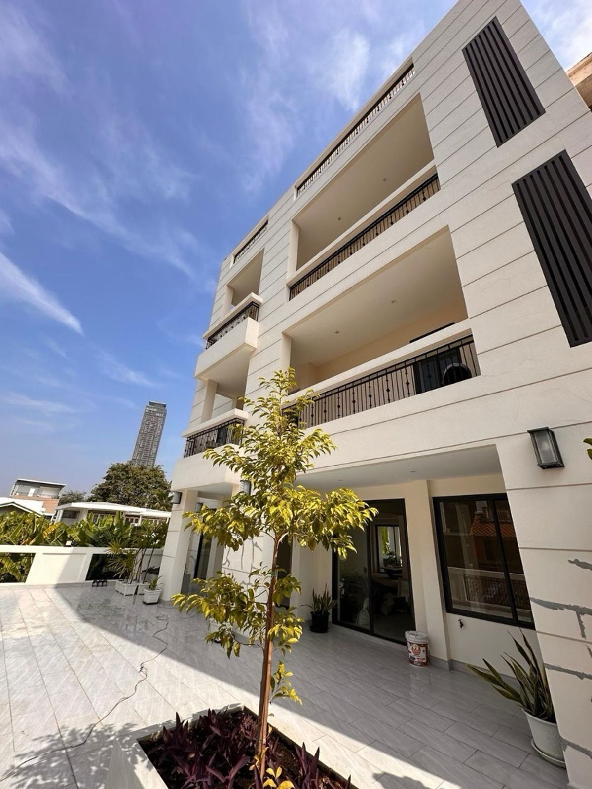 📢👇 5-Storey House Located Between Phrom Phong and Thonglor. Sell as unfinished Interior, ready to be customized to match your personal style. 📢👇 5-Storey House Located Between Phrom Phong and Thonglor. Sell as unfinished Interior, ready to be customized to match your personal style.