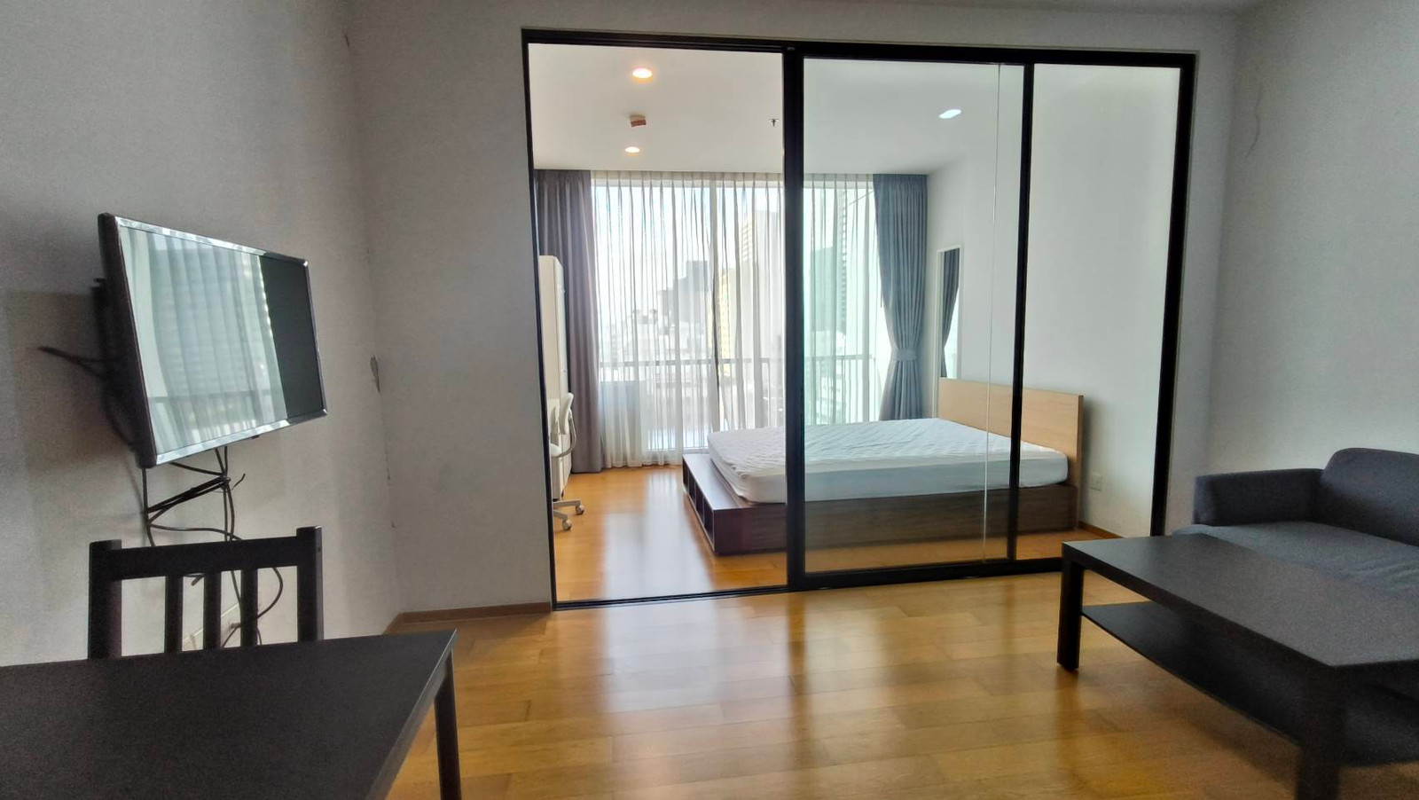 NOBLE REVO SILOM (32SQM, 1B1B) for rent. 5 minutes to BTS Surasak NOBLE REVO SILOM (32SQM, 1B1B) for rent. 5 minutes to BTS Surasak