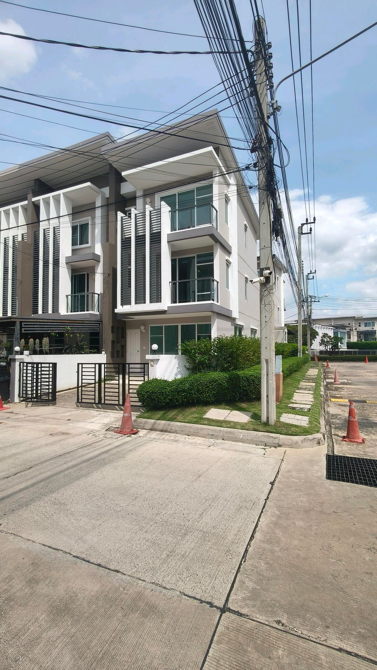 🔥ขายทาวน์โฮม 3 ชั้นแปลงมุม Town Avenue วิภาวดี 60 – 4 ห้องนอน บ้านเปล่า สภาพใหม่ ใกล้สโมสร เพียง 6.59 ล้านบาท ‼️‼️ – รูปที่ 2