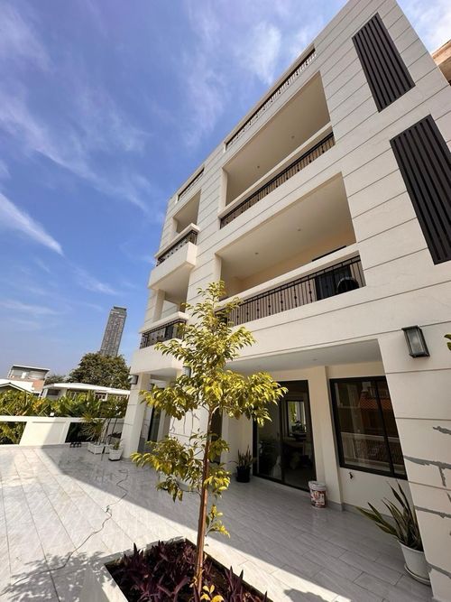 📢👇 5-Storey House Located Between Phrom Phong and Thonglor. Sell as unfinished Interior,  ready to be customized to match your personal style.