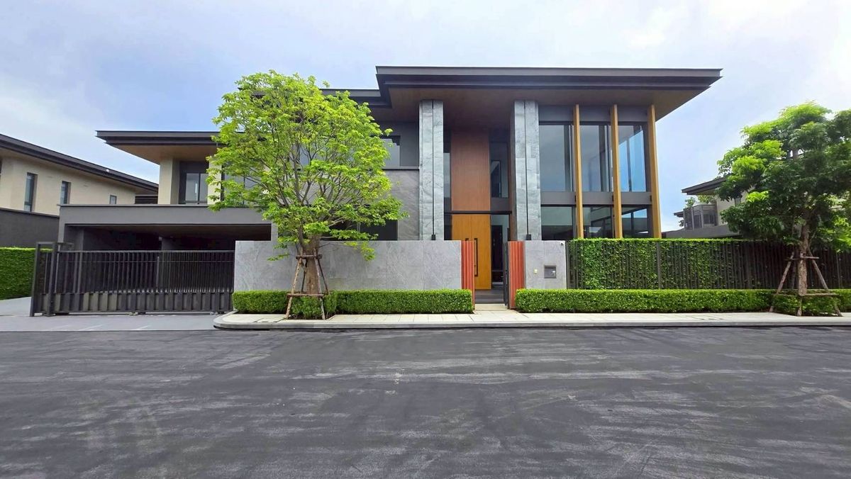 The largest house type: Siraninn Residences Phatthanakan 32: New condition house, half rai (contact me 095-08947) The largest house type: Siraninn Residences Phatthanakan 32: New condition house, half rai (contact me 095-08947)