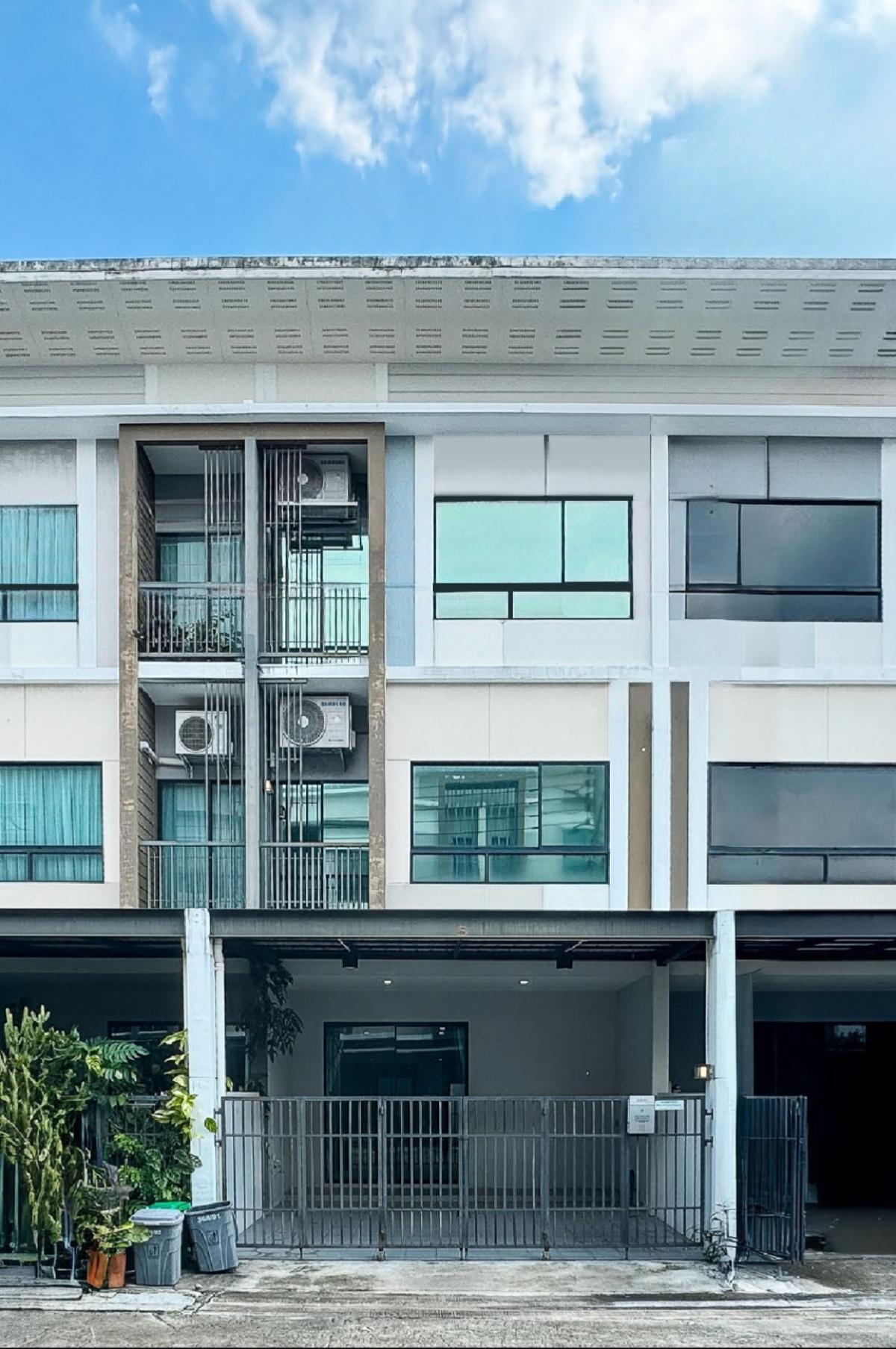 For Sale Townhouse/Townhome  , The Village Rangsit-Wongwaen , Lat Sawai , Lam Luk Ka , Pathum Thani , CX-127056