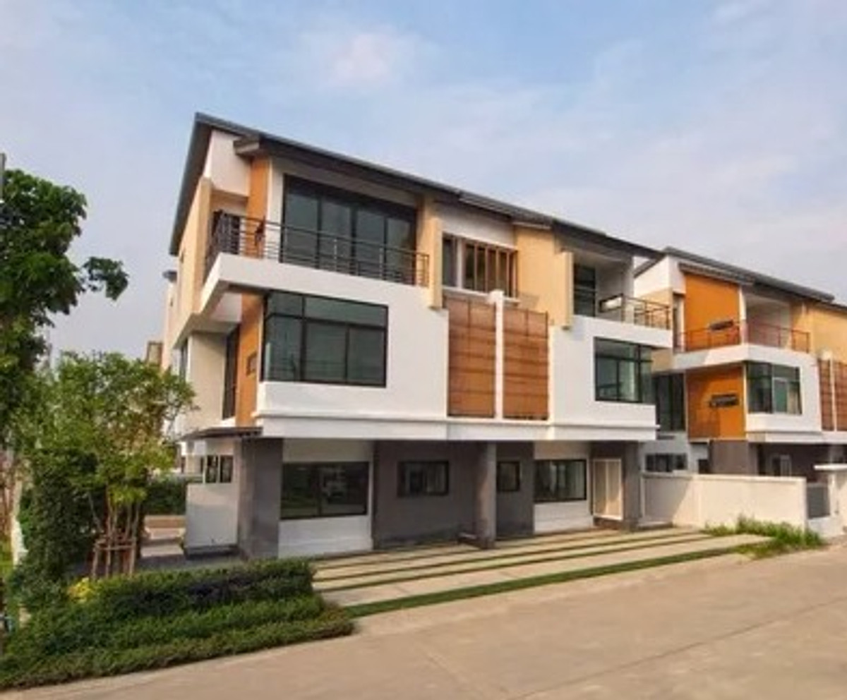 บ้านแฝด จดบริษัท ทำออฟฟิศได้ หน้ากว้าง9เมตร ติดถนนราชพฤกษ์ 3ห้องนอน 4ห้องน้ำ