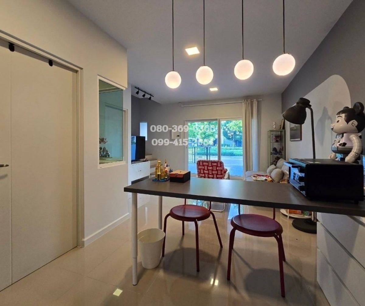 Sell townhome, the largest corner room in the project.