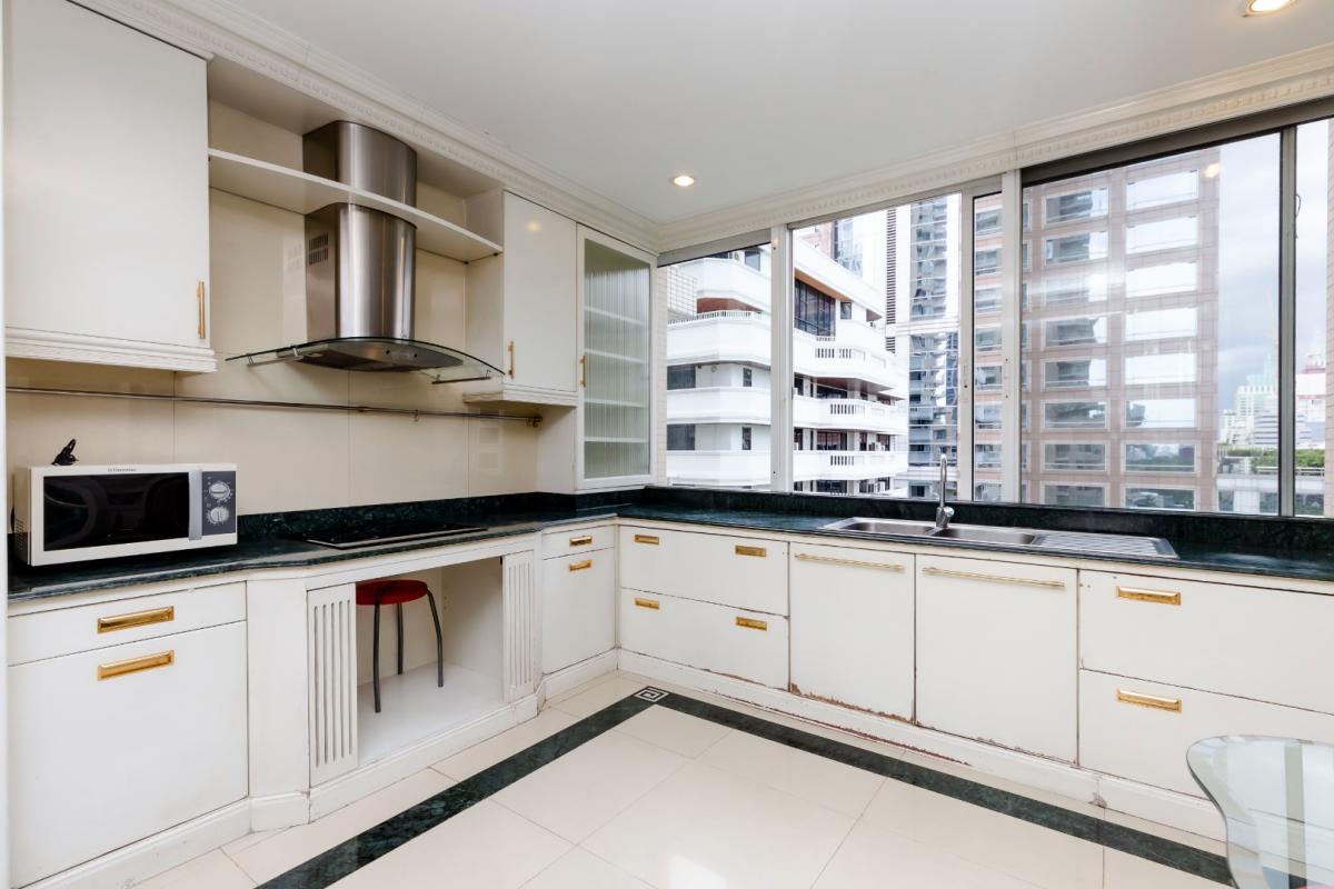 🔥Urgent Sale + 🔥LangSuan Ville, near BTS Chidlom and BTS Ratchadamri, fully furnished, ready to move in. 🔥Urgent Sale + 🔥LangSuan Ville, near BTS Chidlom and BTS Ratchadamri, fully furnished, ready to move in.