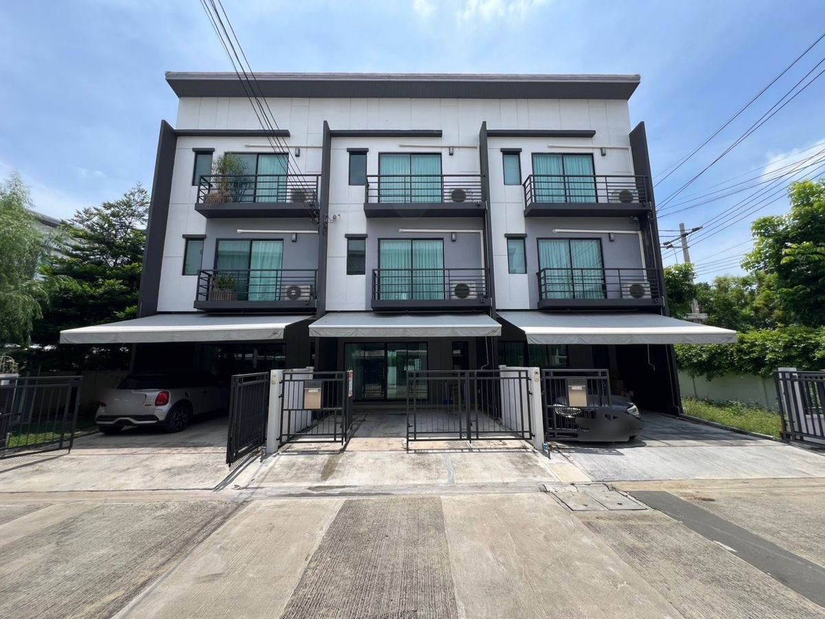 House for sale in the middle of Ratchapruek-Rattanathibet
