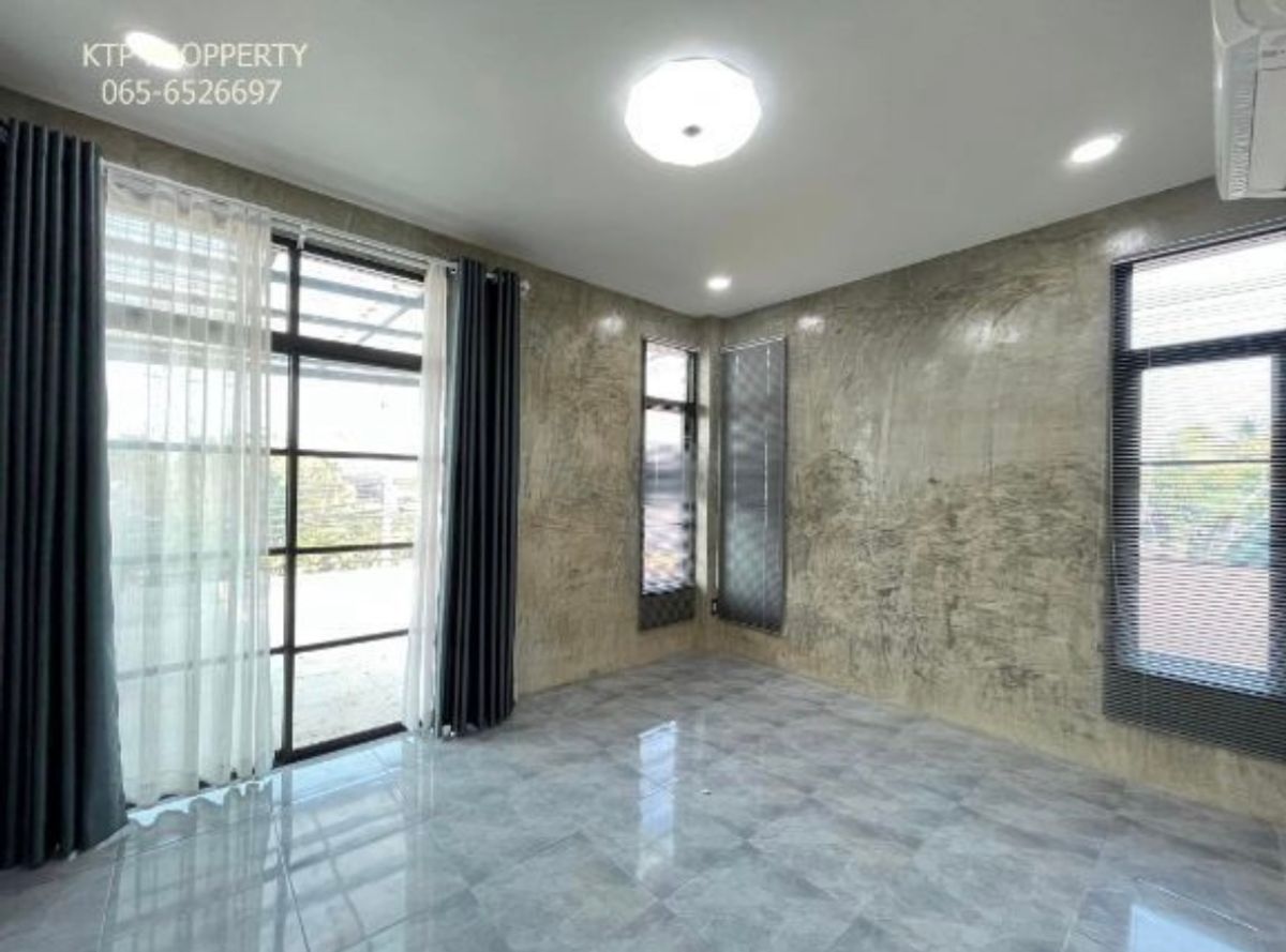 ขาย บ้านเดี่ยว สร้างใหม่ สวย สไตล์ Loft แนวปูนเปลือย ติดถนน เส้น 1006 ทำเลดี แหล่งชุมชน เปิดร้าน ทำสตูดิโอได้ แถมแอร์ 7 เครื่อง – รูปที่ 4