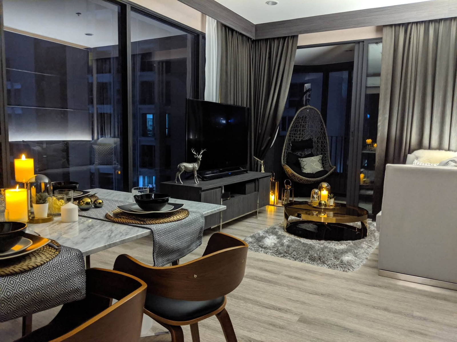 หรูสุดๆ ! ✨รอให้คุณมาดื่มด่ำ ความ Luxury จากตัวห้อง และโครงการ✨Ideo mobi asoke📍2 ห้องนอน 55 ตร.ม. เพียงแค่ 40,000 บ.!! 🔥รีบตัดสินใจ คุณค่าที่คุณคู่ควรมาก ใกล้ MRT เพชรบุรี 📞นัดชม 081-152-6154  •  ชั้นสูง วิวสวย