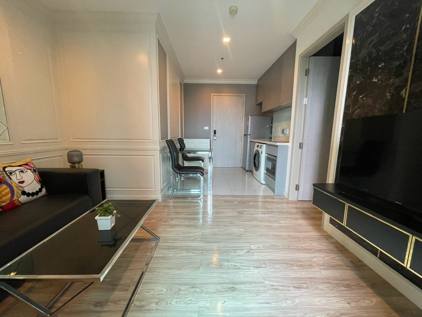 (FOR RENT) RHYTHM Sukhumvit 36-38 | 1 นอน 34 ตร.ม. ห้อง Built-in ตกแต่งอย่างดี เฟอร์เครื่องใช้ไฟฟ้าครบ วิวสระ ⎯ ใกล้ 🚆ฺ BTS ทองหล่อ (FOR RENT) RHYTHM Sukhumvit 36-38 | 1 นอน 34 ตร.ม. ห้อง Built-in ตกแต่งอย่างดี เฟอร์เครื่องใช้ไฟฟ้าครบ วิวสระ ⎯ ใกล้ 🚆ฺ BTS ทองหล่อ