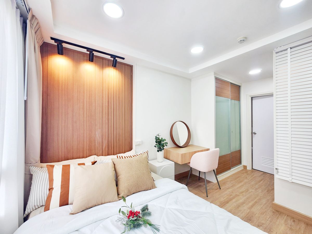 Condo near MRT Sutthisan is only 450 meters that comes with convenience near the mall. Complete facilities in Soi Ratchada 20, installment starting at 12,000 baht/month Condo near MRT Sutthisan is only 450 meters that comes with convenience near the mall. Complete facilities in Soi Ratchada 20, installment starting at 12,000 baht/month